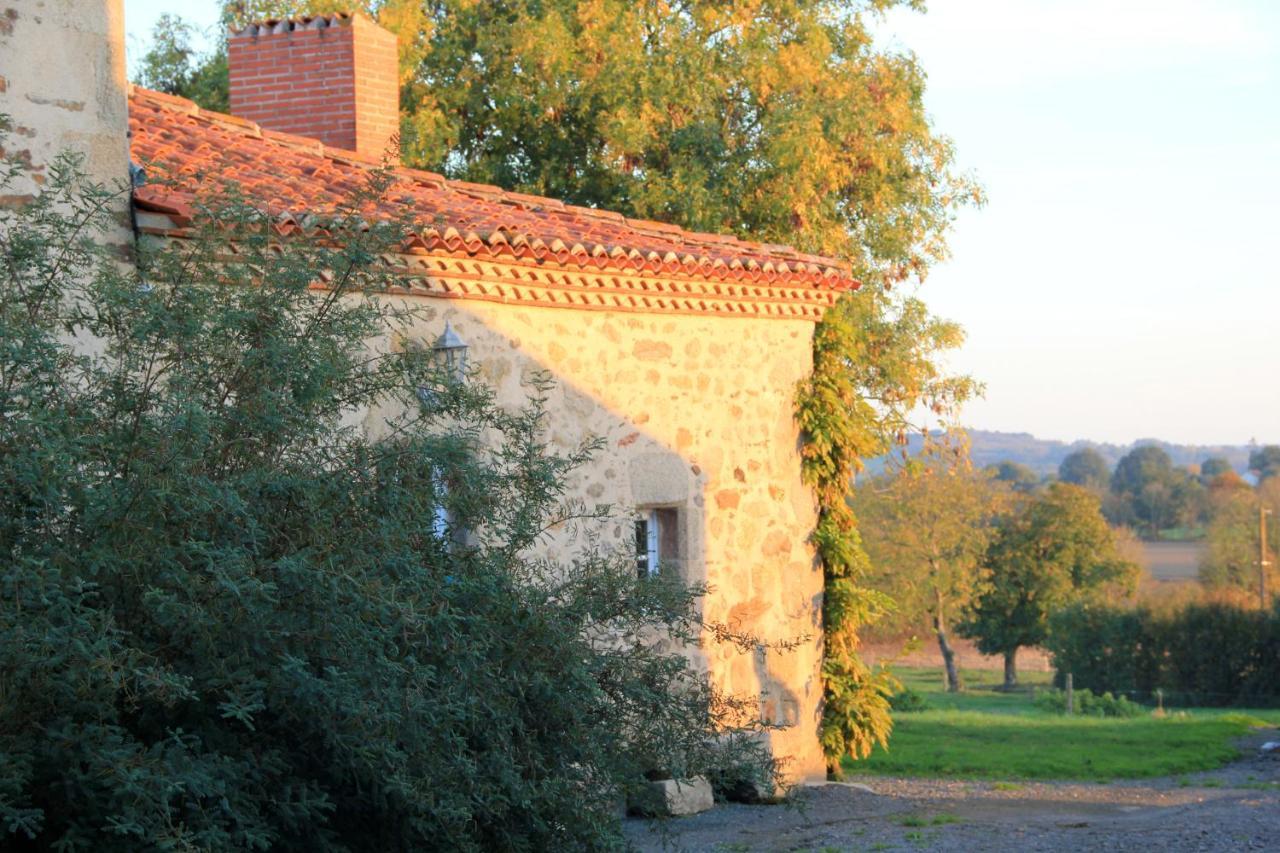 Les Chambres D'Hotes De La Metairie Du Bourg Les Herbiers Exterior photo